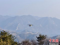 （神州写真）热餐“飞降” 中国多景区“空中外